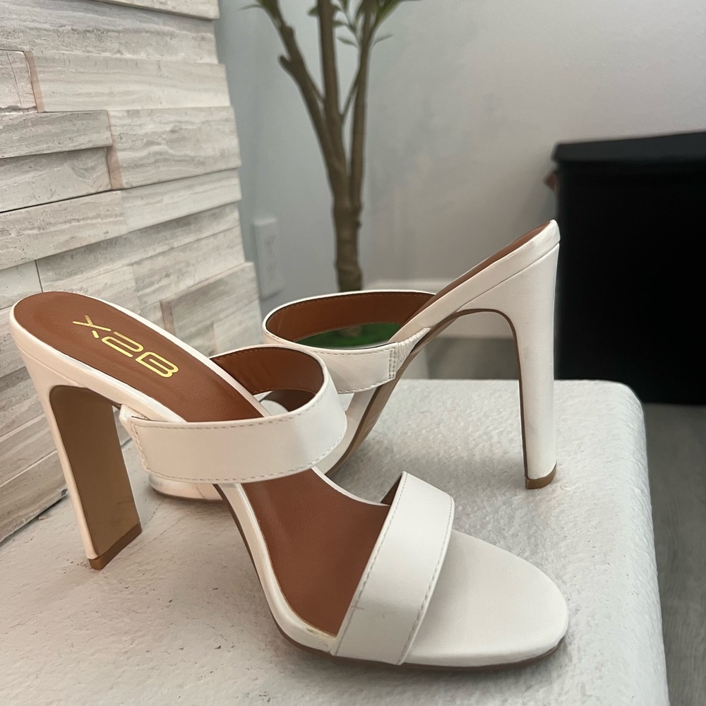 Elegant White Heeled Sandals